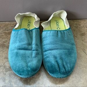 Plae Thai-Ha Turquoise Slippers Size 9.5